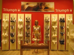 Коллекция нижнего белья Triumph Essence сезона осень-зима 2012/2013